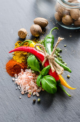 Spices, chili, himalaya pink salt, nutmeg, turmeric, curry on bl