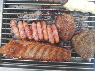 Grill mit fleisch