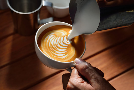 Fototapeta Making of cafe latte art