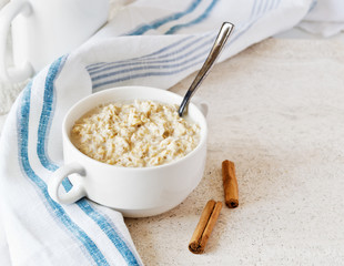 Oatmeal porridge with cinnamon