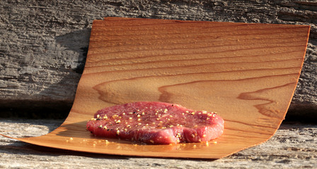 Wraps, in  zedernholz fleisch zubereiten