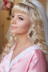 И=Beautiful bride wedding day makeup hairstyle