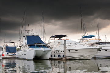 Obraz na płótnie Canvas Yacht and boats docking at the marina