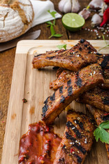 Grilled Spareribs in spicy marinade with beer and rustic bread