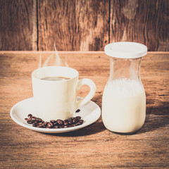 Obraz na płótnie Canvas coffee cup and coffee beans and milk