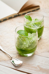 Spinach with Apple and Kiwi smoothie