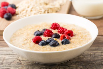 Porridge mit Beeren