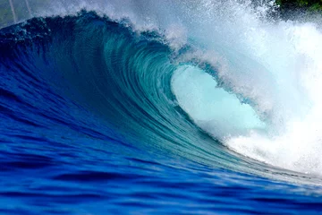 Tuinposter Blue ocean surfing wave © Longjourneys