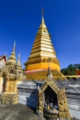 Fototapeta premium Wat Prathatsuthone, Phare