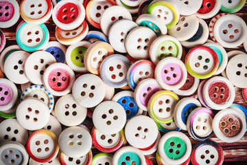 Obraz premium Multi colored buttons on a wooden background