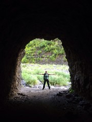 femme grotte