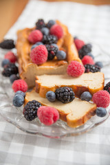 Käsekuchen mit Beeren