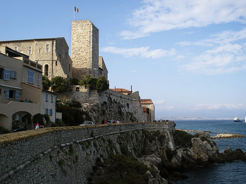 Promenade of the Admiral de Grasse along the old city Antibes 