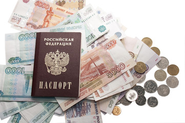 Паспорт лежит на российских деньгах