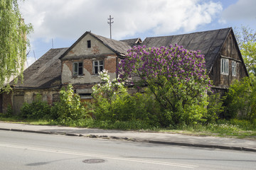 opuszczony dom w centrum Zgierza, Polska