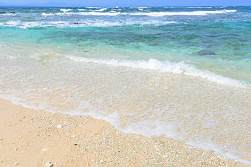 南国の美しいビーチと紺碧の空 