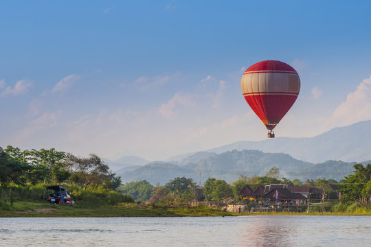 Sightseeing with balloon in Vang Vieng, Laos