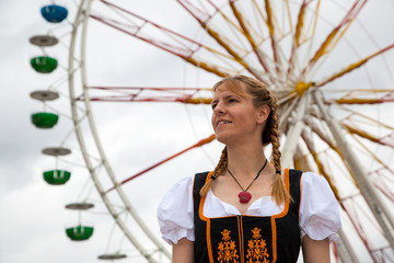 Oktoberfest Frau Dirndl