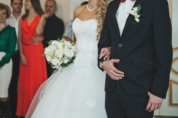 Newly-married couple hangs together 2774.