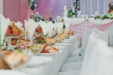 Table with entertainments 2795.