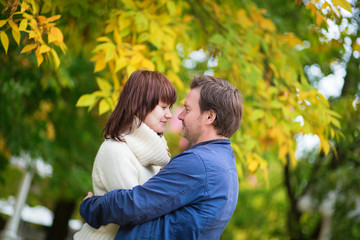 Fototapeta premium Happy couple outdoors on a bright fall day