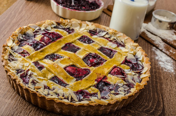 Shortbread tart with cherries