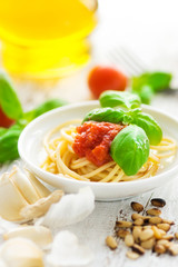 Spaghetti with tomatoes and fresh basil 