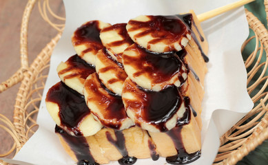 Toast topped with bananas and chocolate