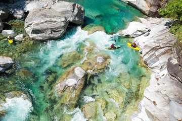 Kajakfahren im Verzascatal, Tessin, Schweiz