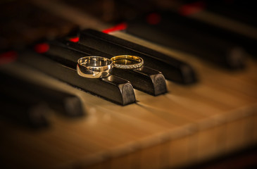 Rings on piano
