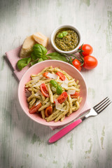 pasta with pesto  tomato e parmesan cheese flake