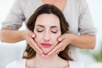 Woman getting reiki therapy