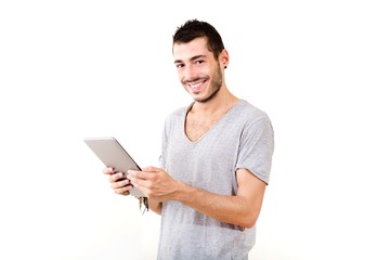 Junger Mann mit Tablet Pc 