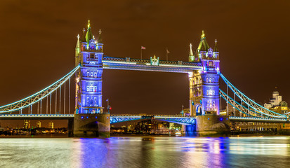 Fototapeta na wymiar View of Tower Bridge in the evening - London