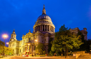 Fototapeta na wymiar View of St Paul Cathedral in London, England