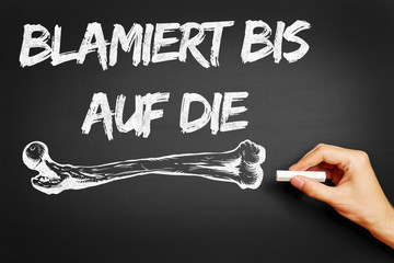 Blamiert bis auf die Knochen
