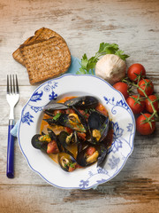 mussel soup with toasted bread