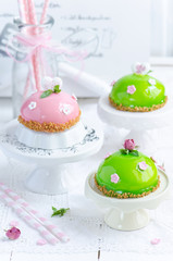 Strawberries and basil cake 
