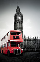 Fototapeta na wymiar Roter Londoner Bus vor Big Ben
