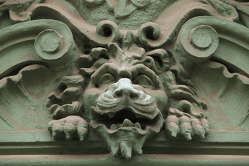 Obraz premium Lion head. Funny mascaron on the Art Nouveau building