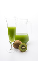 Kiwi fruit and kiwi juice