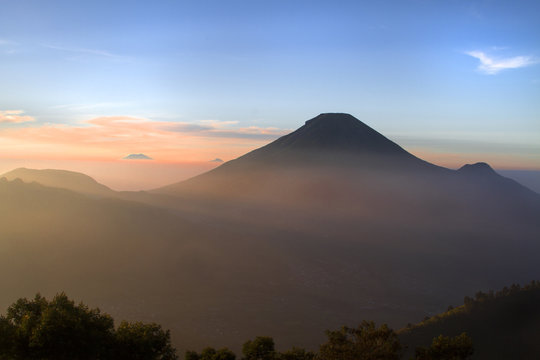 Indonesia, Central Java, Gunung Sikunir, Dieng, Mountain landscape