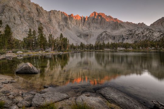 USA, California, Kings Canyon National Park, Matlock Lake and University Peak