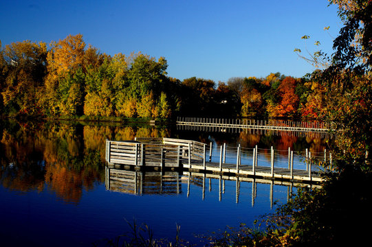 USA, Minnesota, Scott County, View of Prior Lake in autumn