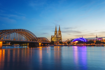 Obraz premium Cologne Cathedral and Hohenzollern Bridge, Cologne, Germany