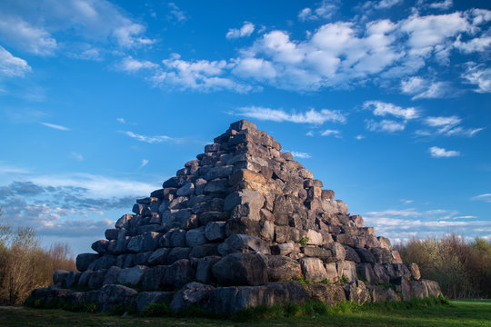Ireland, County Offaly, Lough Boora Parklands, Pyramid in morning sun