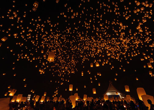 Thailand, Chiang Mai, Lantern festival at night