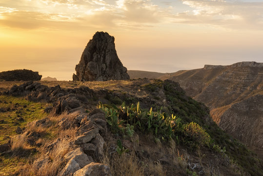 Spain, Canary Island, La Gomera, Sunrise in mountains