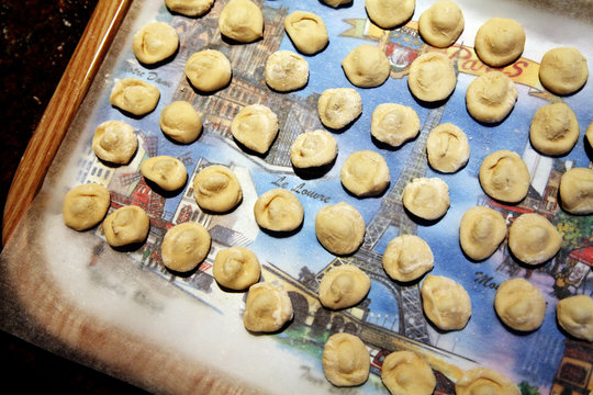Italy, Apulia, Orecchiette on tray