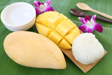 mango sticky rice local dessert.